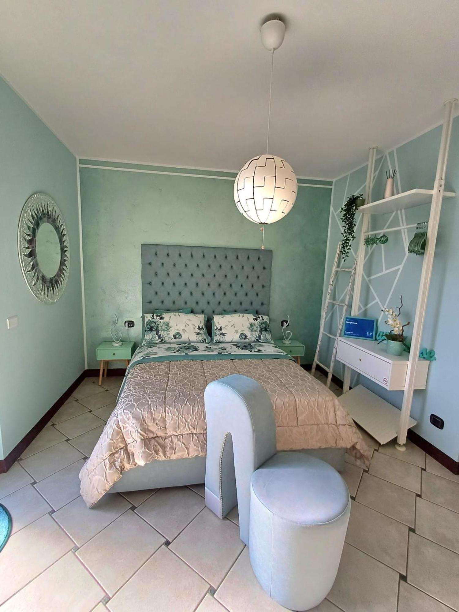 Готель Maryhouse - Ingresso Indipendente Venegono Superiore Екстер'єр фото