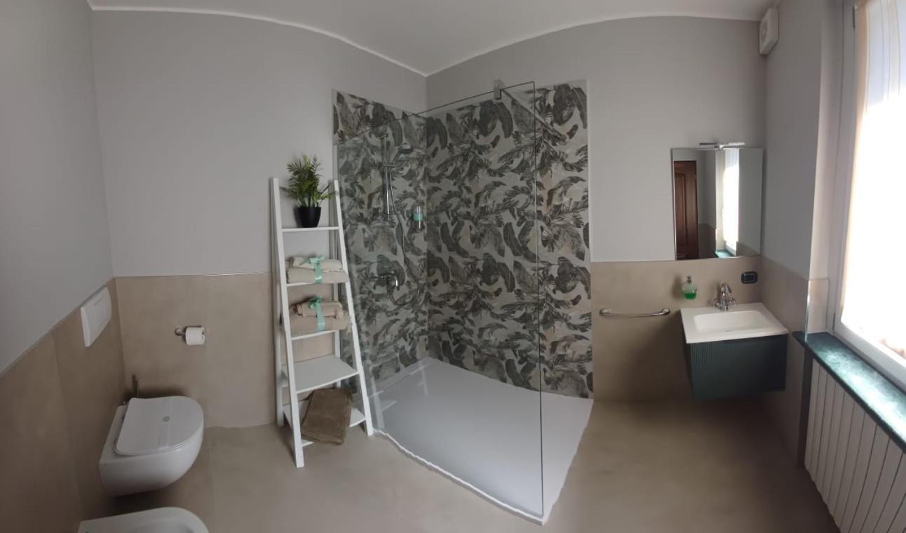 Готель Maryhouse - Ingresso Indipendente Venegono Superiore Екстер'єр фото