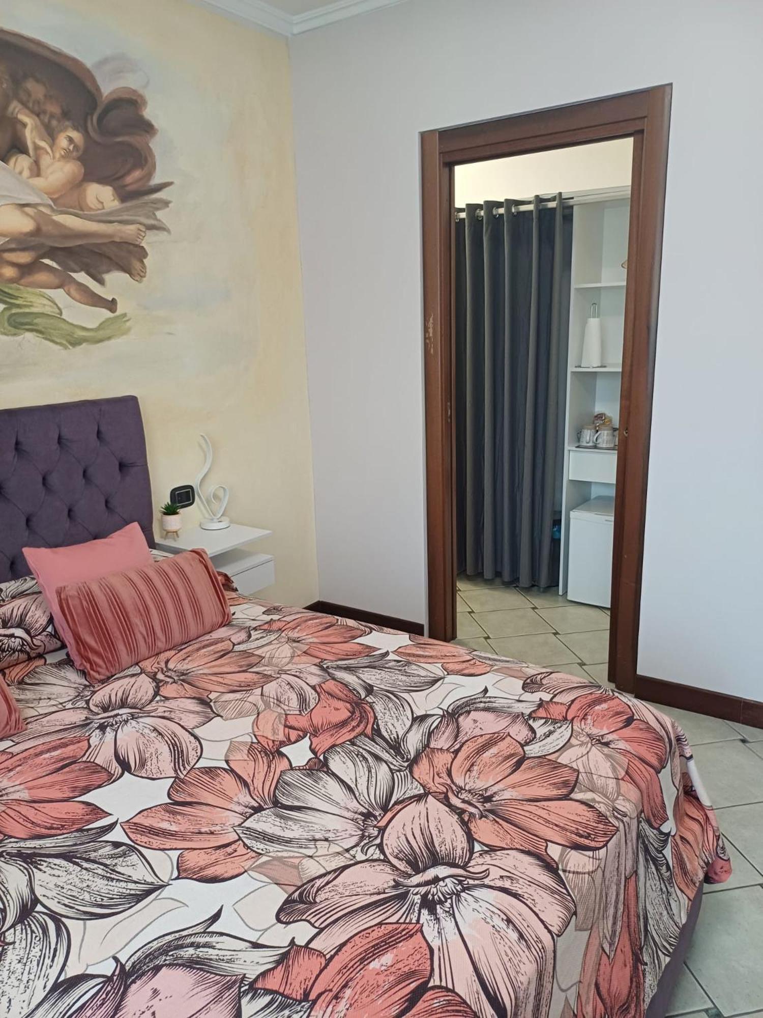 Готель Maryhouse - Ingresso Indipendente Venegono Superiore Екстер'єр фото